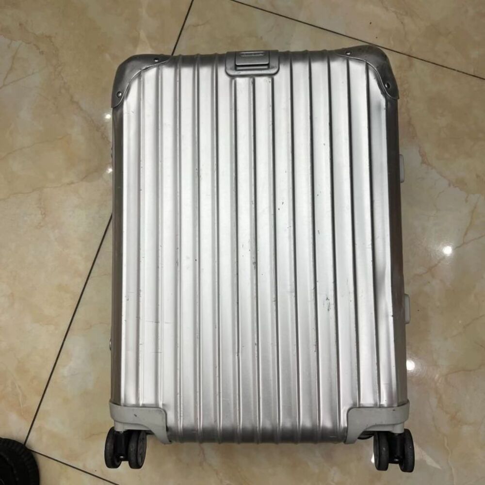 Rimowa Women Pre-Loved Bag Very Good Condition